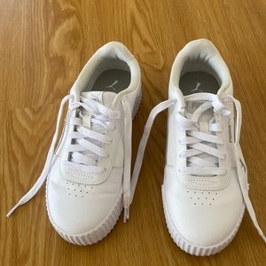 Woman’s puma sneaker